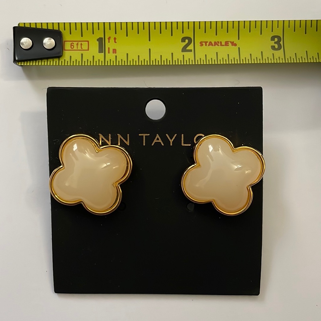 Nwt Ann Taylor Gold Post Clover Earrings 12$